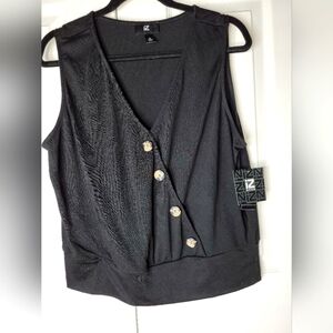 NWT IZ Byer Size XL Sleeveless Sweater with Button Details